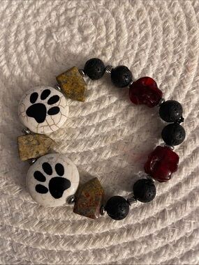 Howlite Stone-Paw Print Beaded Dog Bracelet - Black, White, Red, Brown